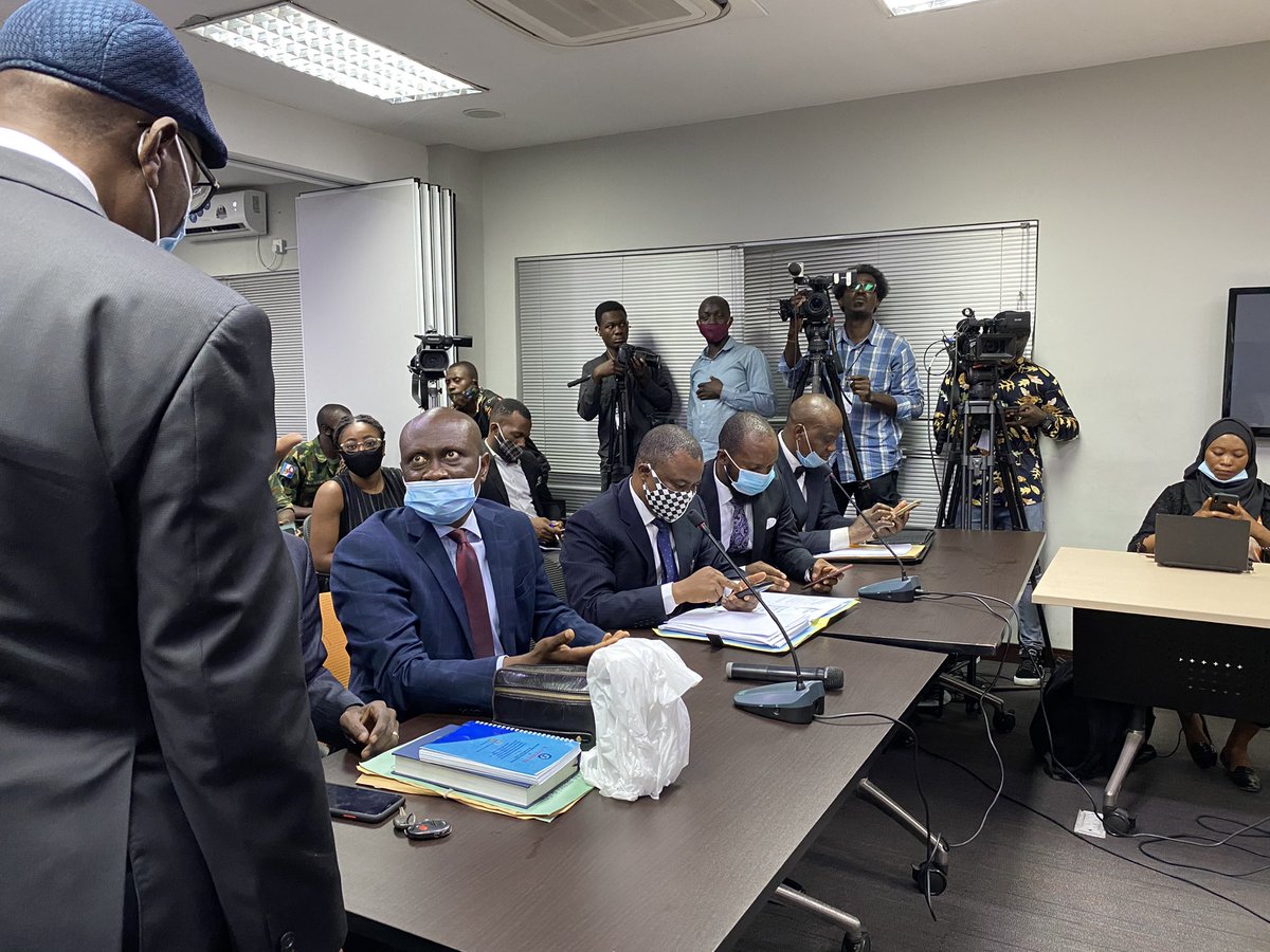 09:57 We are back at the Lagos State  #EndSARS   Judicial Panel of Enquiry. Gallery is packed full. Military and legal teams already seated and setup. LCC team is here too. Mr. O is here, looking even more fashionable today. But the real question is, will the youth reps show?  https://twitter.com/editieffiong/status/1325000179838300161