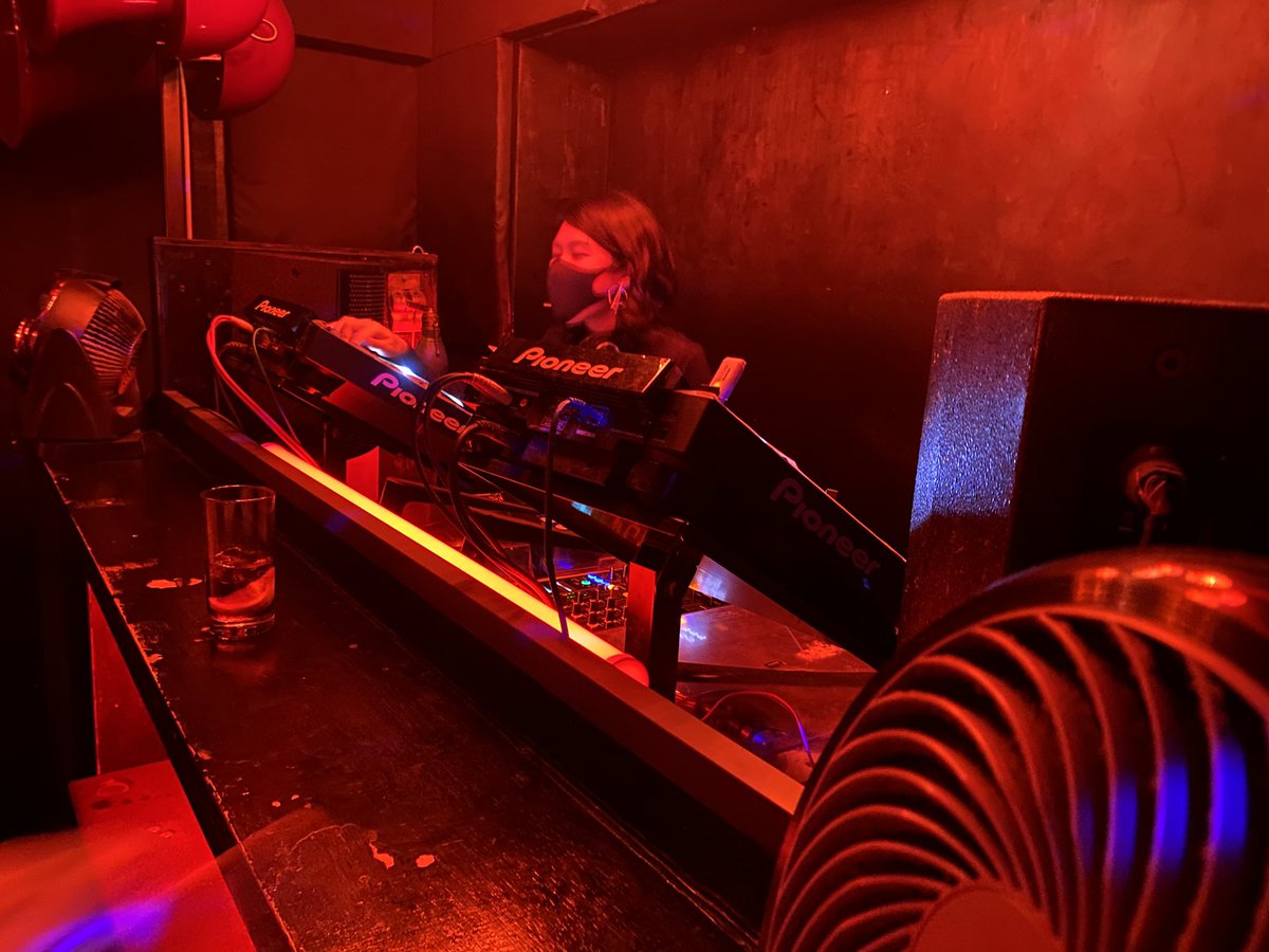 Dustvoxx's tweet photo. aphex twinかけてて最高すぎ!!!!!@Palulu9000 #GIRLSRAVERS https://t.co/5G2VvI8jmd