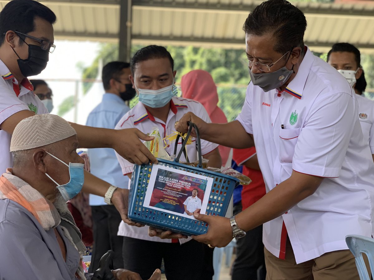 AmirmarwanSuk's tweet photo. Penyampaian Dividen TSK OA,AET,SIPG&amp;Asnaf Pekebun Kecil Di Kg Teluk Gunung Oleh YBTM1 KPLB/Ahli Parlimen Lipis @P079AbdulRahman @abdulrahmanp079 #KPLB #P079 #DariKampungKepadaKampung https://t.co/UK3yV1zptI