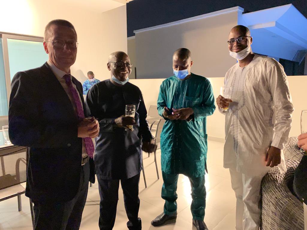 XavierLeblanc16's tweet photo. SUITE L’un de ces moments de convivialité devenus trop rares: célébration de la Fête du Roi 🇧🇪 à Cotonou 🇧🇯 axée cette année sur la Belgitude, la créativité et la bande dessinée - le 9ème art. https://t.co/iIwptx1IXp