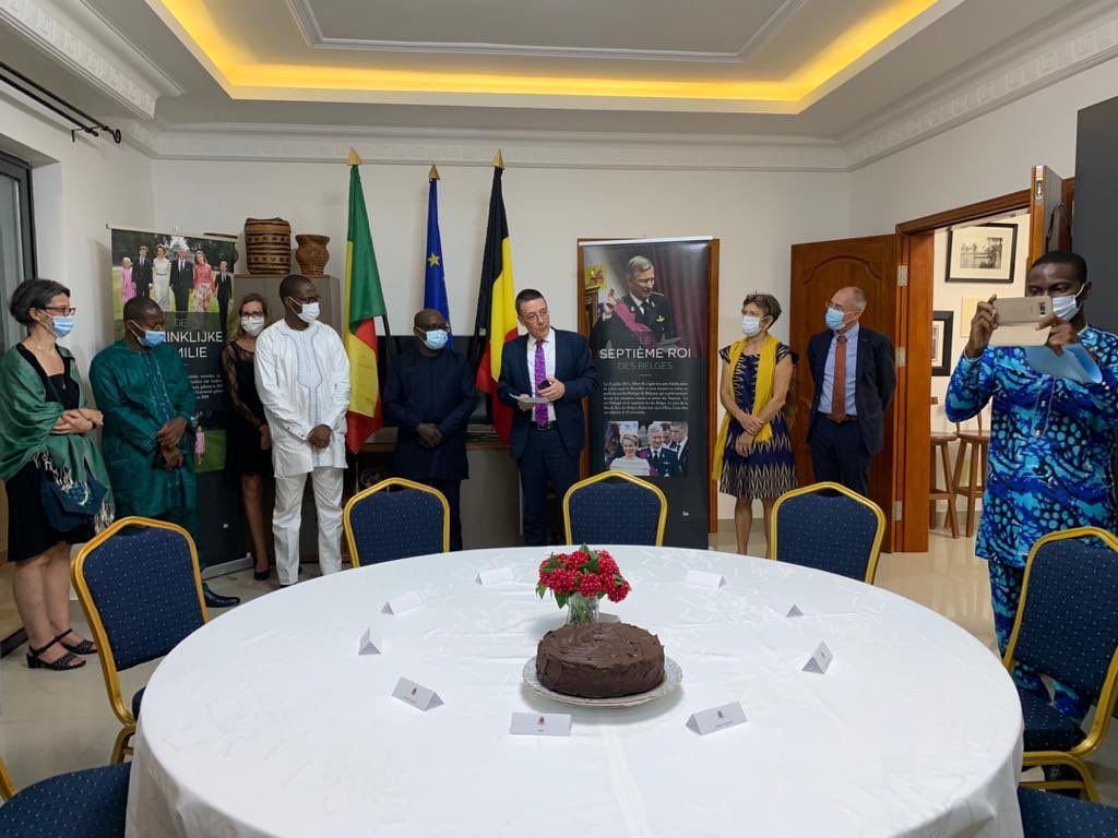 XavierLeblanc16's tweet photo. SUITE L’un de ces moments de convivialité devenus trop rares: célébration de la Fête du Roi 🇧🇪 à Cotonou 🇧🇯 axée cette année sur la Belgitude, la créativité et la bande dessinée - le 9ème art. https://t.co/iIwptx1IXp