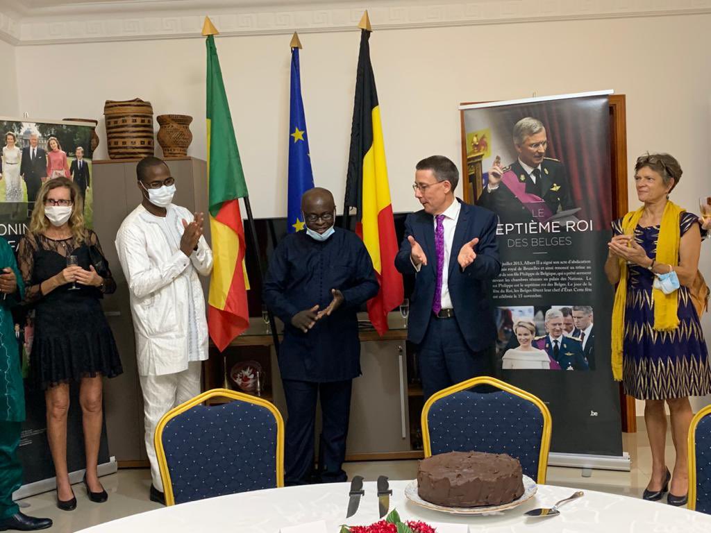 XavierLeblanc16's tweet photo. SUITE L’un de ces moments de convivialité devenus trop rares: célébration de la Fête du Roi 🇧🇪 à Cotonou 🇧🇯 axée cette année sur la Belgitude, la créativité et la bande dessinée - le 9ème art. https://t.co/iIwptx1IXp