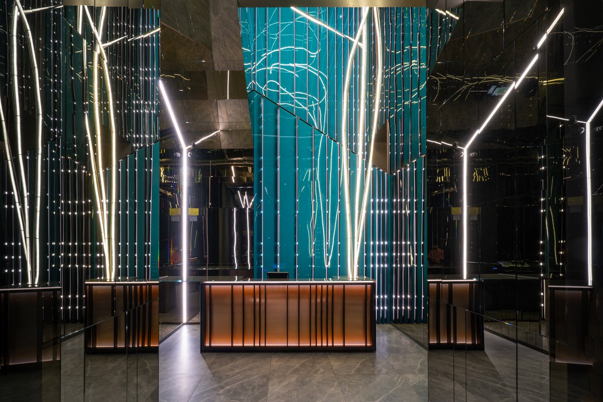 _mauriziolai's tweet photo. More from #Moya, our #AsianDining. Large spaces and dividers allow the restaurant to be #flexible and #safe without giving up on the #experience, while getting through the #pandemic.
#MaurizioLai #Architecture #Interiors #Lighting https://t.co/ox8hv4cZex