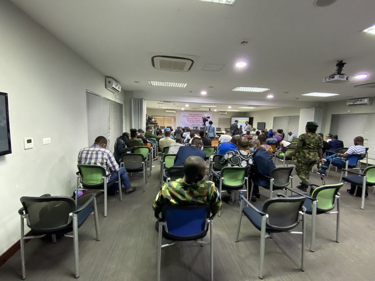 10:07 Today is already looking extra ghen ghen. There are more military bodies in the room - 7 in uniform, about same without uniform (you can tell by their fashion and mask choices). Army PR unit is here in good number. Like I said, looking ghen ghen!