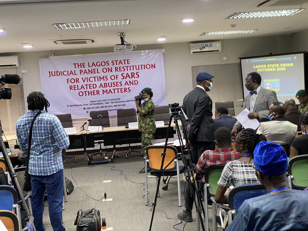 10:07 Today is already looking extra ghen ghen. There are more military bodies in the room - 7 in uniform, about same without uniform (you can tell by their fashion and mask choices). Army PR unit is here in good number. Like I said, looking ghen ghen!