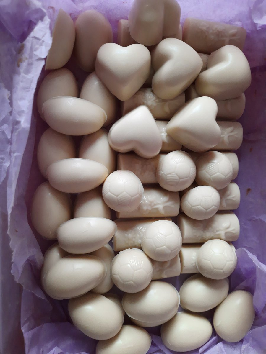 SChoclates's tweet photo. White chocolate truffles at 5,000ugx a box of 6 https://t.co/DUoixu9nTV