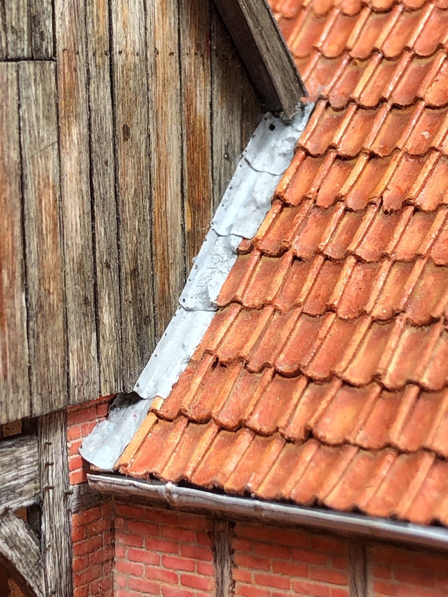Geomeier's tweet photo. Heute gibt es Blech auf der anderen Seite und Bretter für das Tennentor. https://t.co/wX4NzbVhYV