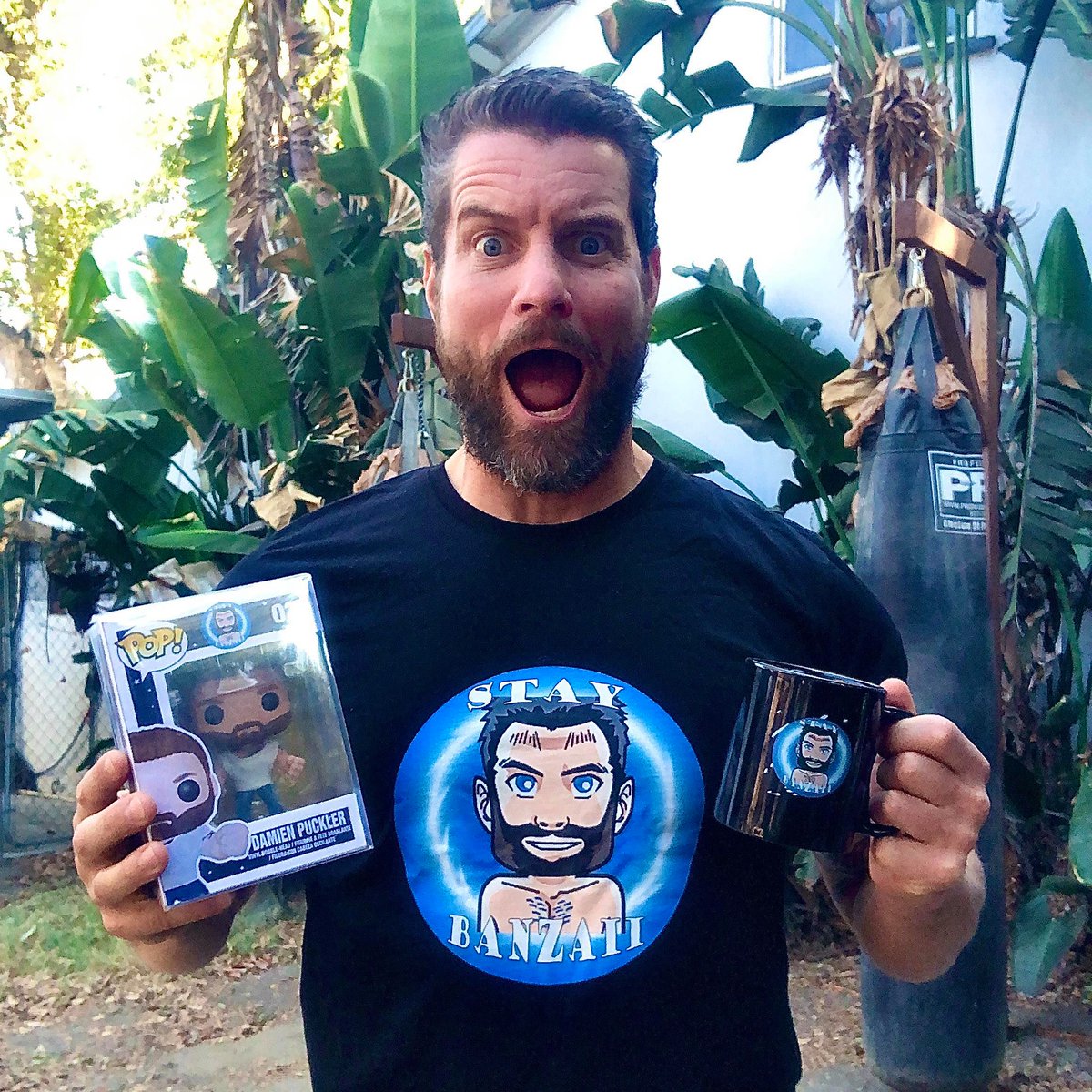 Damien has received my package. I was supposed to send him long time ago but with all covid things I wanted to be sure he have it , and he did ♥