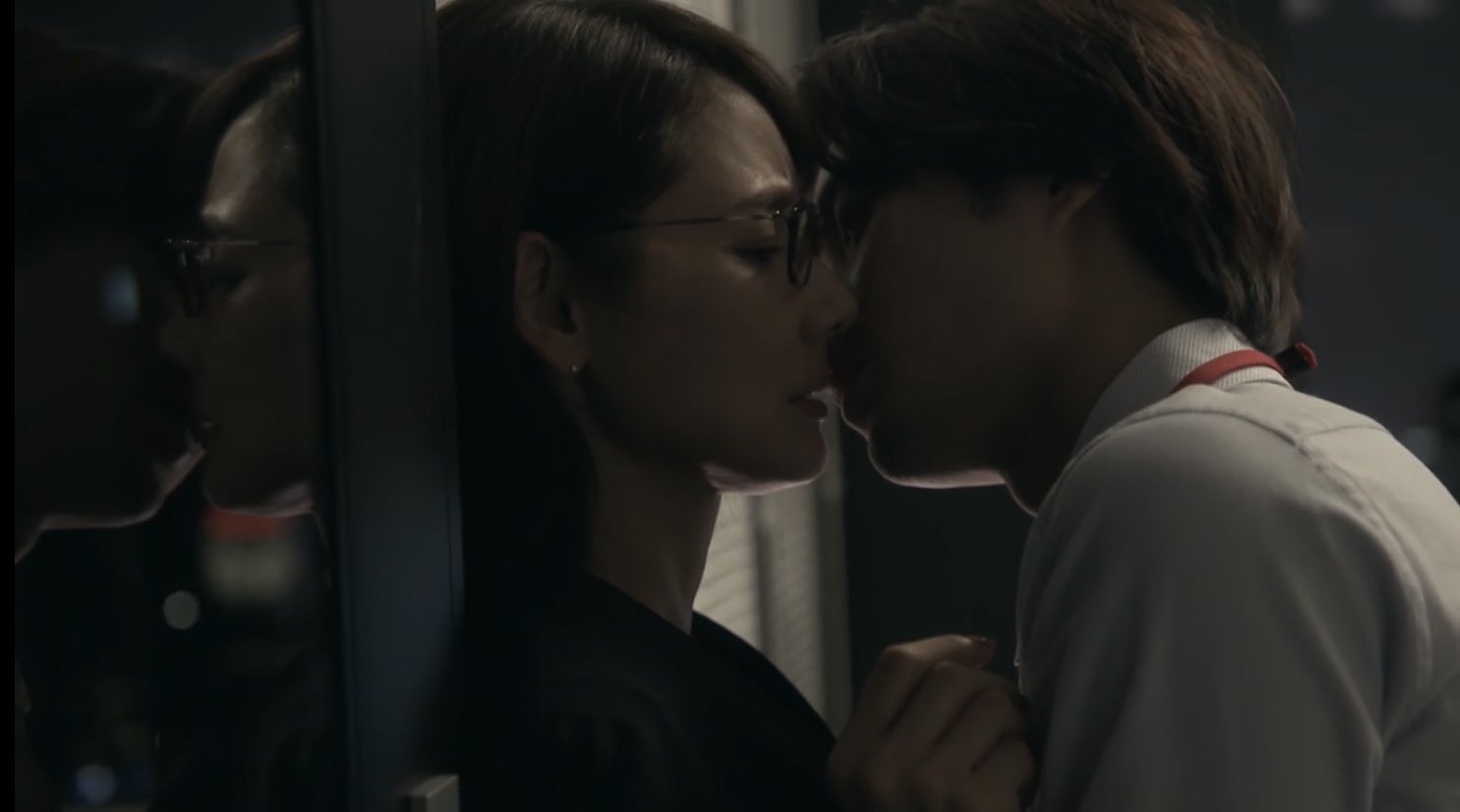 𝒩𝒶𝓉𝓈𝓊𝓂𝒾 羊さんの年下とのキスシーン とても好きだな 中学聖日記はちょうど2年前くらいか 全く衰えない美しさ 中学聖日記 恋する母たち 吉田羊