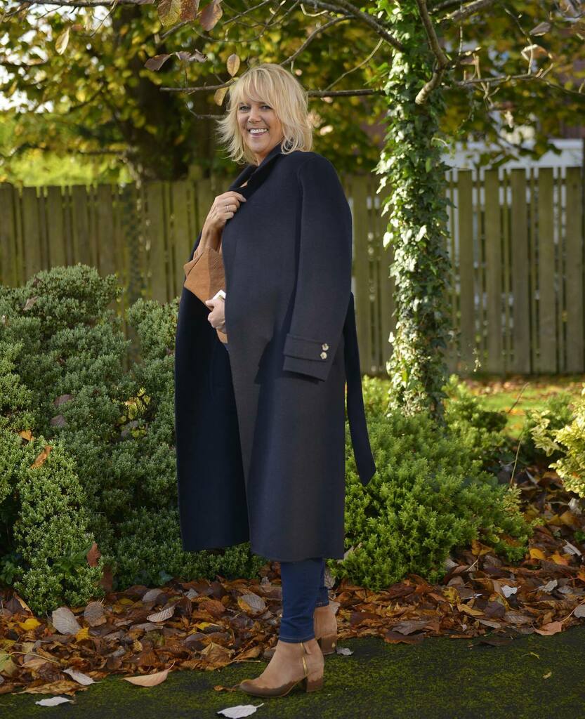 Big coat weather. 🧥😆 ... My favourite time of year. @reiss
.
#autumnstyle #ThisAutumnLife #grabyourcoat #EmbraceTheSeasons #fallobsessed #thathyggefeeling #savourtheseasonalshift #thatautumnmagic #fallfashion #timelessstyle #hellonovember #fallobsess… instagr.am/p/CHkJvEIB1Q3/