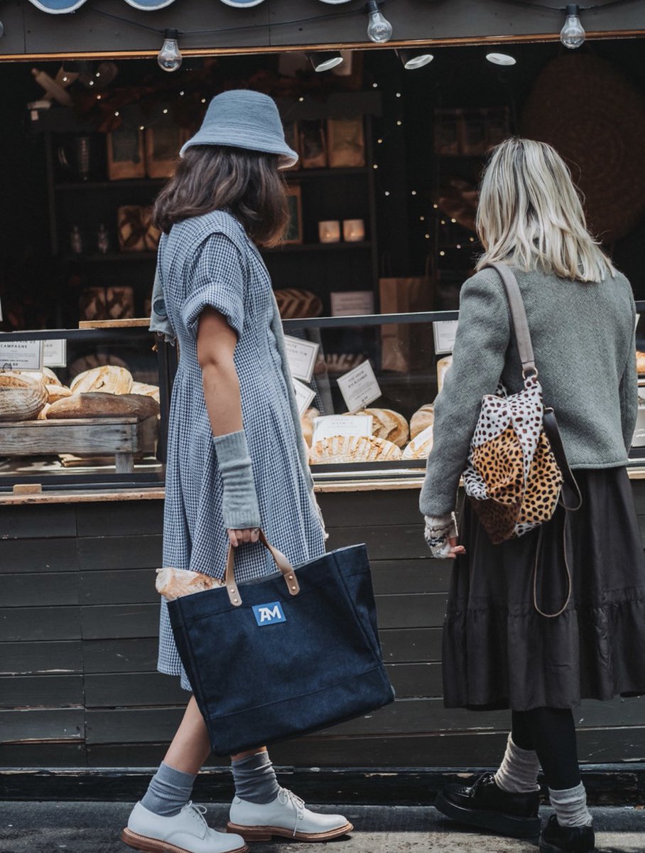 SATURDAY! Packet to the brim with the crustiest bread, the tastiest cheese all the onions, potatoes, apples, fish, meat, poultry, wine, beer, pies flowers (and everything in between) that you could ever dream of (inc coffee) in our proper market. Shop the good stuff until 3pm