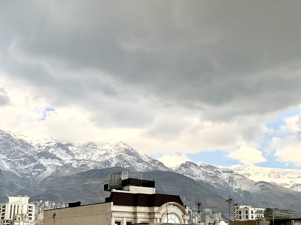 IFS_Mridu's tweet photo. Snow-clad mountains are back in #Tehran
#Alborz
#CloudsofHope https://t.co/Gj74iL4vgt