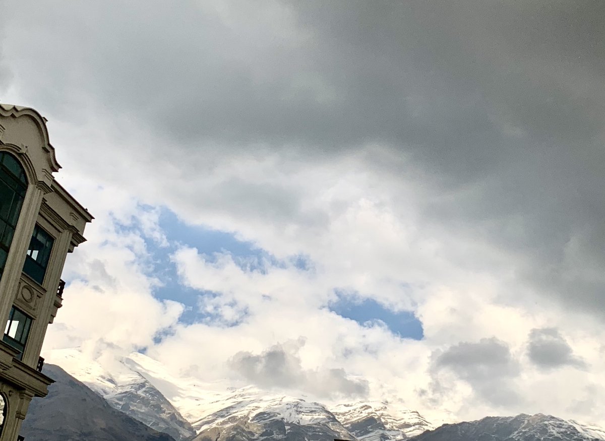 IFS_Mridu's tweet photo. Snow-clad mountains are back in #Tehran
#Alborz
#CloudsofHope https://t.co/Gj74iL4vgt