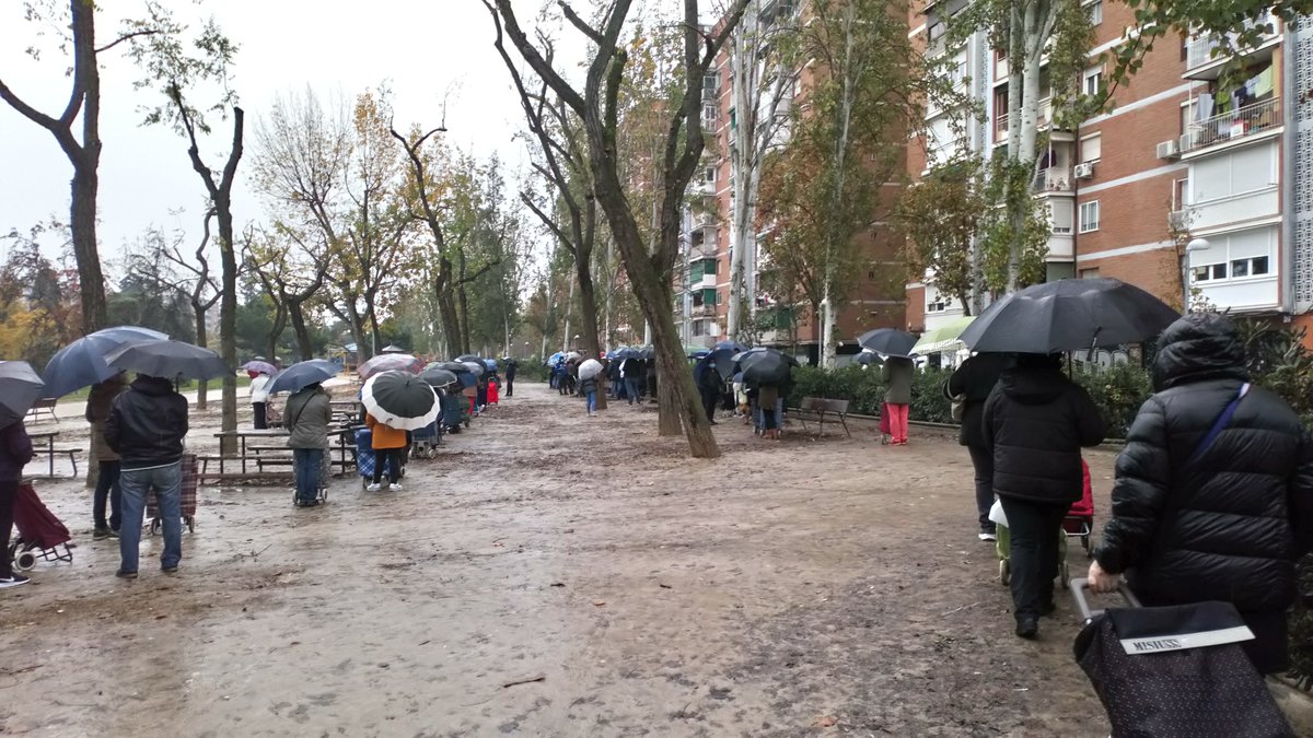 AVA_Aluche's tweet photo. Solo el barrio salva al barrio.

Gracias a quienes con sus donaciones mantienen la esperanza de estas familias que podrán comer mañana. https://t.co/LkrwNfuitc
