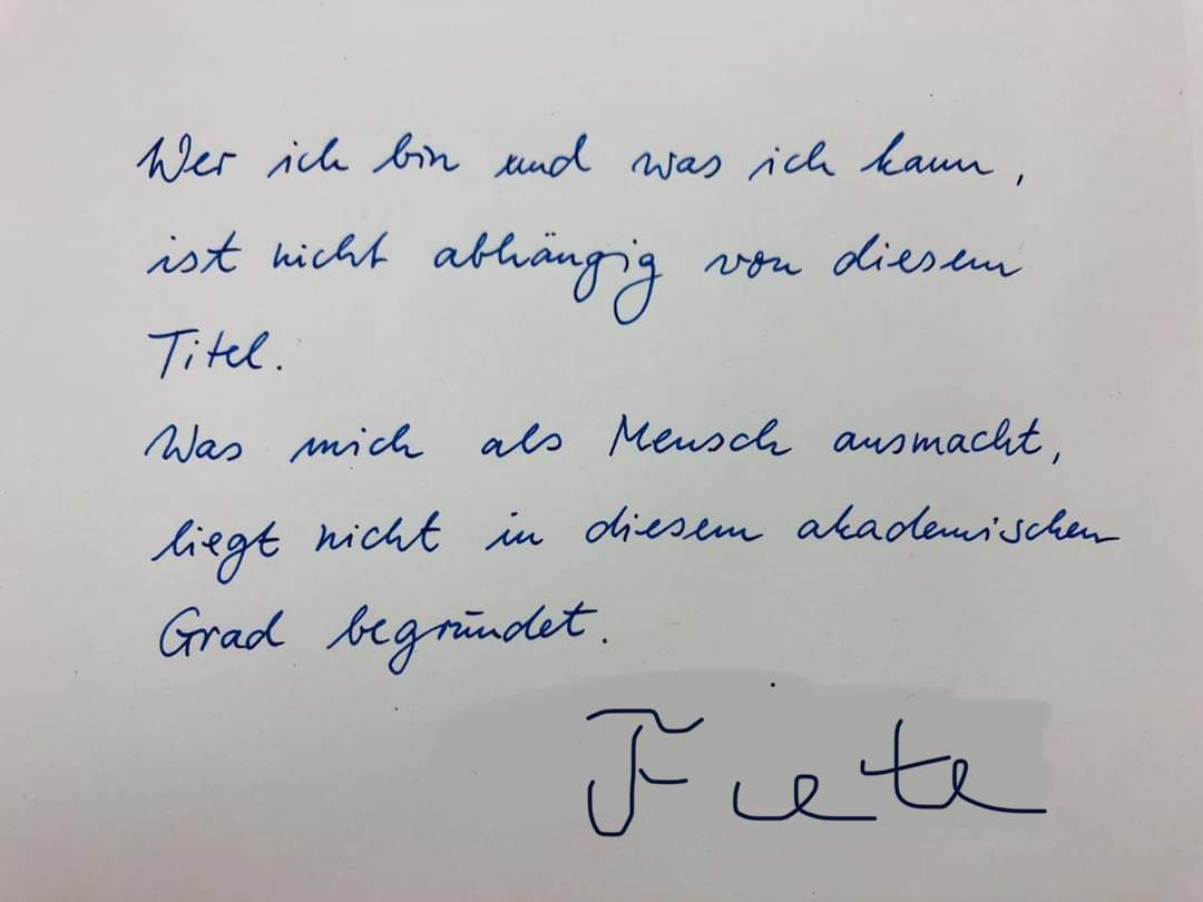<a href="/larsweisbrod/">@larsweisbrod@det.social</a> Sollten jemals Plagiatsvorwürfe gegen meine Dissertation aufkommen, werde ich nicht zögern, diese eigenhändig verfasste Erklärung abzugeben.