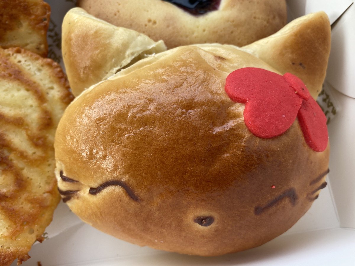 はなもも Hanamomo オット パンを指差しながらお店の人に ごーちゃんください と言い ハローキティ ですね と言われる ハイ ハローキティです とちっちゃい声で返していた はなもも Hanamomo オット パンを指差しながらお店の人に ごーちゃんください と言い ハローキティ ですね と言われる ハイ ハローキティです とちっちゃい声で返していた