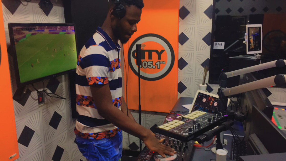 dj_hyze's tweet photo. Vibez on Vibez  🔥🔥@dj_hyze @CITY1051 https://t.co/mugvPRycO4