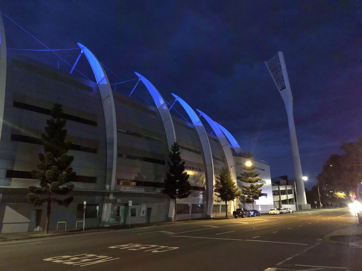 DiabetesVic's tweet photo. GMHBA Stadium @kardinia_park in #Geelong lit up in blue for #WorldDiabetesDay! If you’re in the area, take a quick snap and don’t miss it! #kardiniapark #kpst #WDD2020 #WDD #BlueMonumentChallenge https://t.co/Vug8Sf2trA