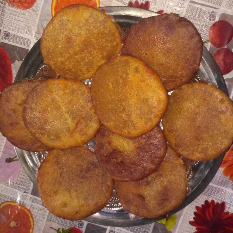 அதிரசங்களை ஆறிச் சாப்பிடுவதை விட,சுடச்சுட உண்பது, வேறு சுவை!இப்ப நுண்ணலை (Microwave) அடுப்பு உள்ளதால்சற்றே சூடேற்றி உண்டு பாருங்க! (5-10 seconds)வேறு சுவை/ மொறுமொறு தெரியும்!:)அதை விட, அரிசிமாவு + வெல்லப்பாகுகிளறிய உருண்டைகளைநேரடியா உண்டும் மகிழ்க, என்னைப் போல்