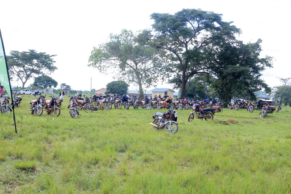 Nicolasa_256's tweet photo. Political Wars in Uganda were fought and sealed in 1986, the only battle you can engage in now is the #EconomicBattle.

Join @Emyooga_PI, a Presidential Initiative on Wealth and Job Creation. Let us join hands and fight poverty in our Country. #Emyooga #TugobeObwavu https://t.co/HaqTGywcd0
