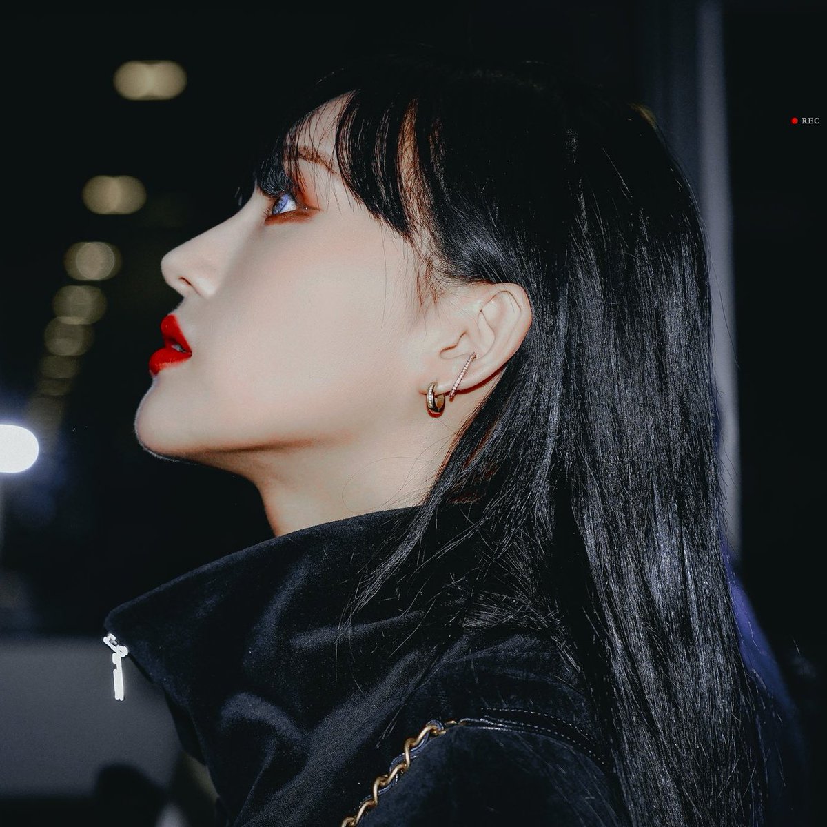 Lee Siyeon a wolf: thread