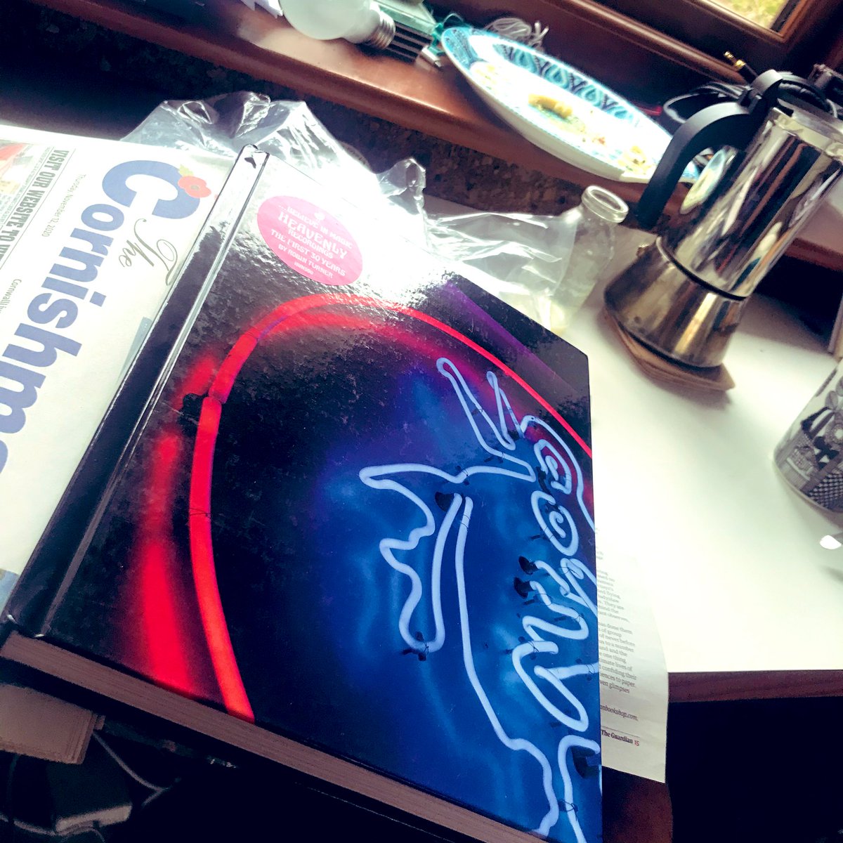 tottaylor1's tweet photo. postman just delivd this! Been waitinโ for it...@robinturner Robin Turnerโs much-anticipated history of Heavenly Recordings #Heavenly #robinturner @heavenlyrecs #musicbook @roughtrade #heavenlyrecords https://t.co/xhwQRNsADq