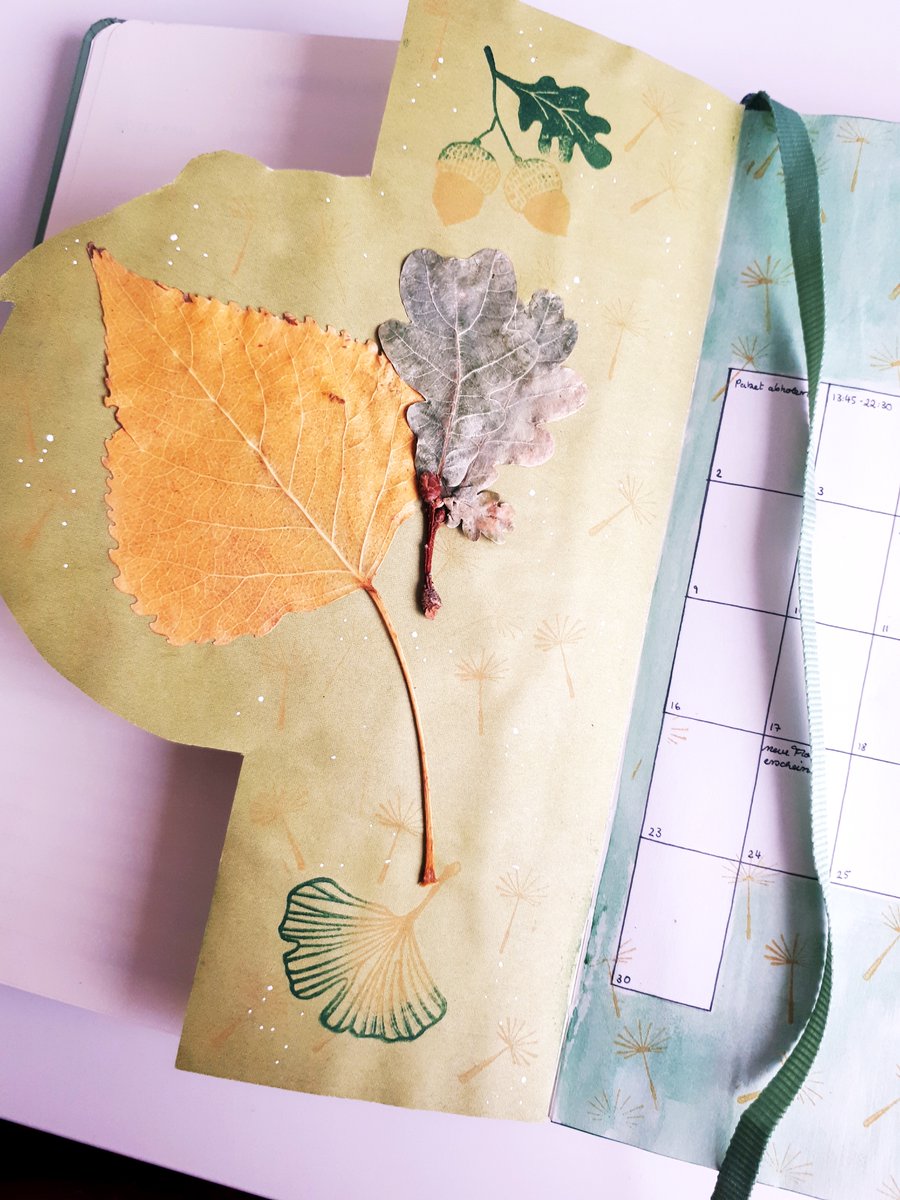 journalingNee's tweet photo. This is my monthly opening page in my journal 🍂🍁🍄 I designed this mushroom-leaf motive and cut half of the page away 😄 the stamps from #perlenfischer add a very nice touch to it 🌿💕
#ArtistOnTwitter #bulletjournal #journaling #photo #stamps #myartwork #illustration #November https://t.co/NMFYttJyHs