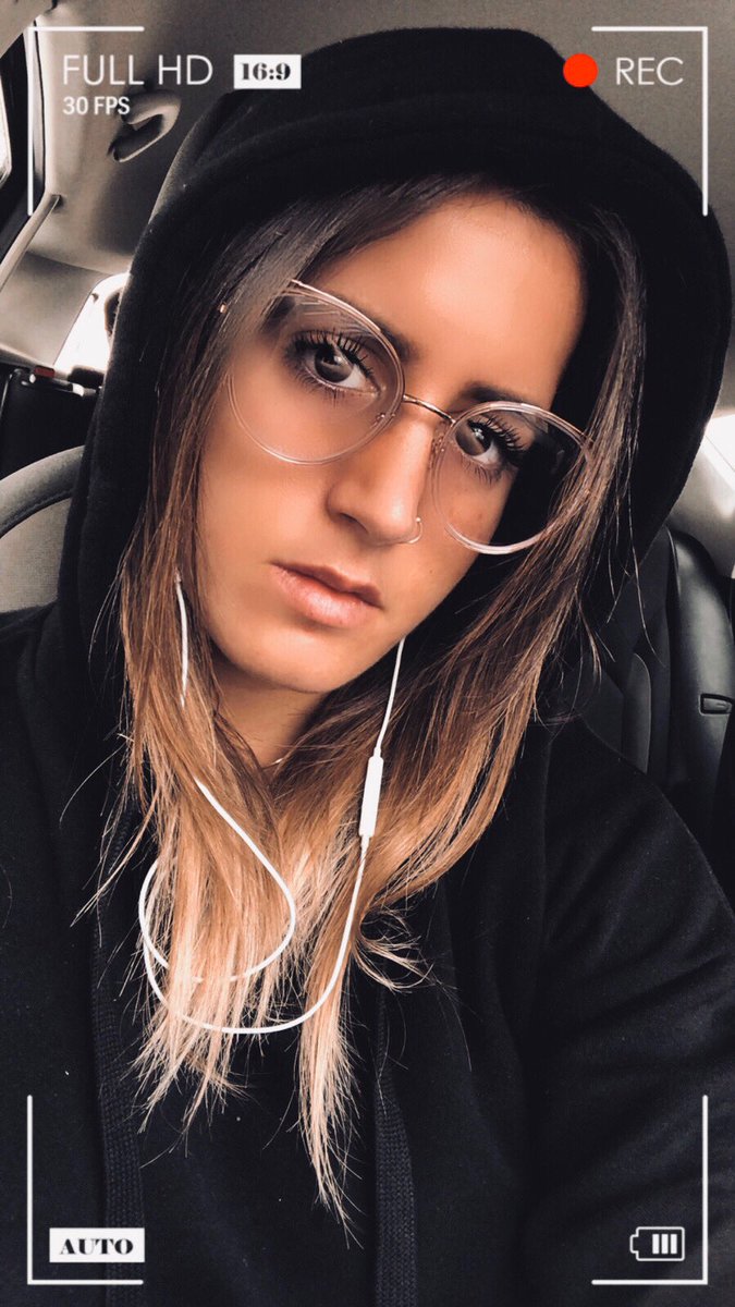 MaluuGar's tweet photo. Cuando llueve y no puedes salir del coche...🥱 #BuenosDias https://t.co/8PkYc0IVKx