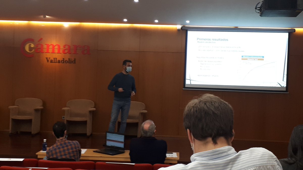 Y no defrauda. Con  sus diccionarios <a href="/JavierPerez2407/">Javier P</a>  nos deja sin palabras #i40VALL3