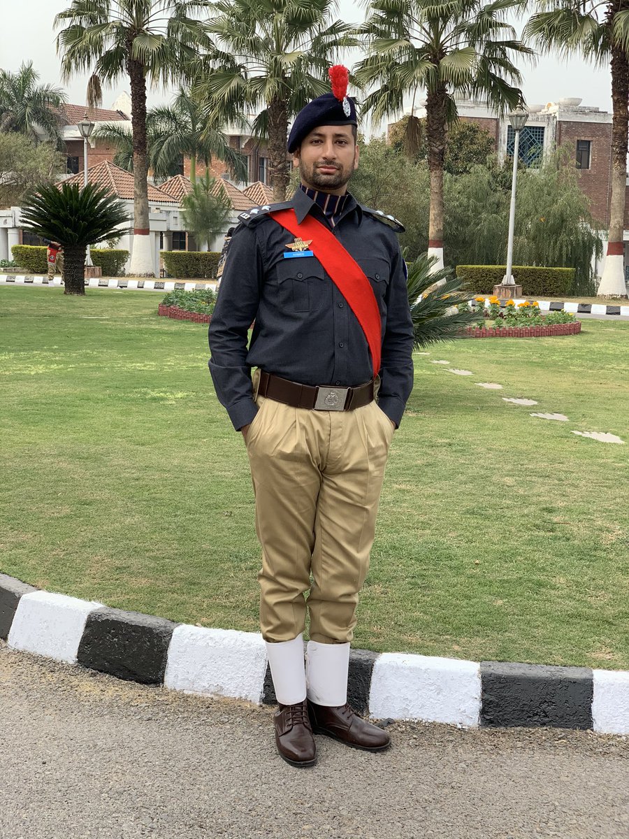ahmedfaisalch's tweet photo. Passing out and Rank pinning. Grateful for all the blessings God has bestowed #PSP #Sindhpolice #46thCommon #22ndICC https://t.co/guOD1po1H0
