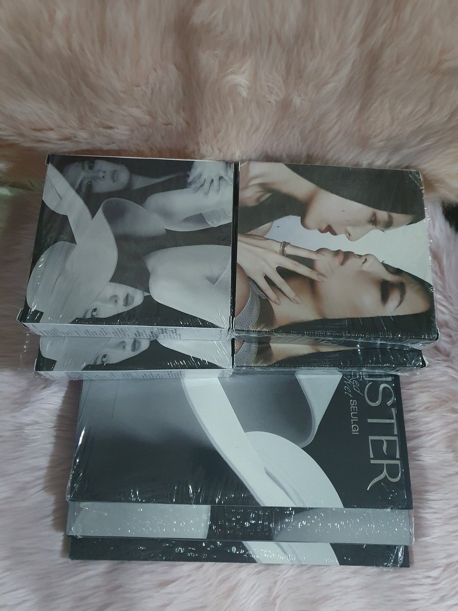 unnieshopmnl18's tweet photo. SELLING all these merch for below their original price‼ 100% of the sales will be donated to typhoon relief efforts⚠️

#UlyssessPH #CagayanNeedsHelp
Pls RT🙏

If you have enough to spare, please help and donate to communities in need. Will post some of the donation drives 👇 https://t.co/ZZRTkR1jgu