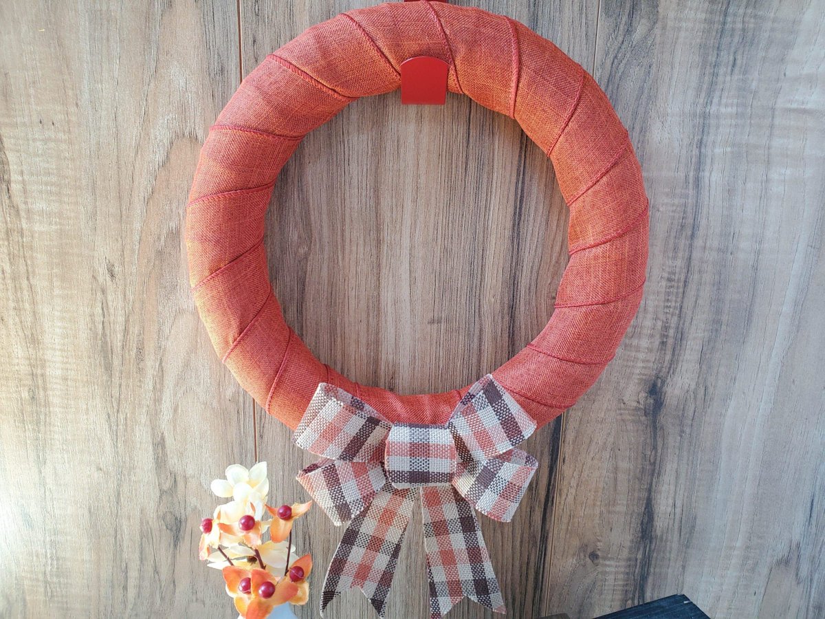 celebratehavfun's tweet photo. This is a very simple to make orange plaid Dollar Tree #wreath. It can easily be made by older children & tweens. #dollartreecraft #dollarstoreactivity #falldiy #fallcraft #childrenscraft #fallwreath #homemade #fall https://t.co/NMiKscDRaL https://t.co/VOQNElojgd
