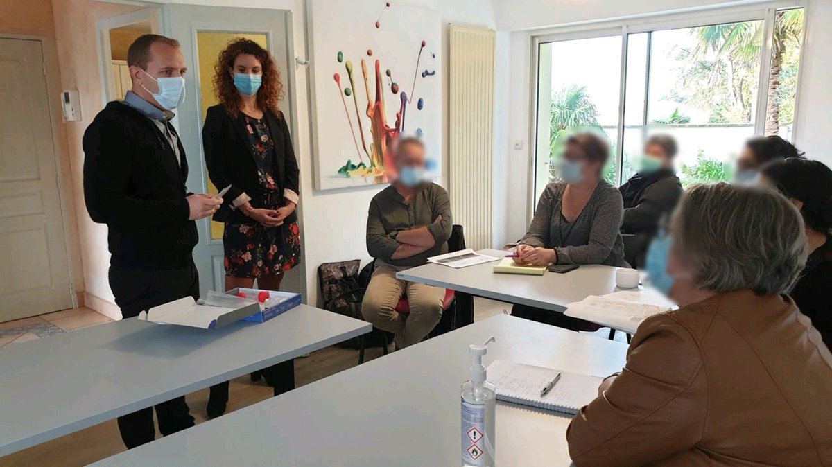 Tronico_Corp's tweet photo. Hier début de l'expérimentation test salivaire #EasyCOV #EasyVID avec 16 Ehpad @DepVendee sur l'usage et la sécurisation des personnels, familles et résidents. Merci à Estelle Guédon de Bethanie pour l'accueil et les échanges riches en attendant l'homologation @HAS_sante https://t.co/FFMYkjWTa4