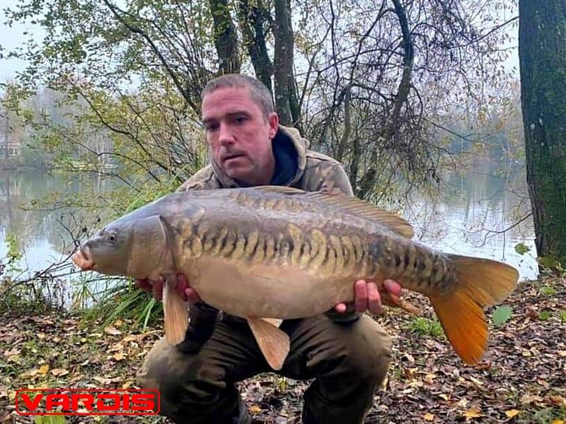 VardisTackle's tweet photo. A couple more scaley bangers banked recently by Team member Jason smith while using solid bags.
It just goes to show that when rigs and tactics are right bites are achievable in cold conditions.
#VardisTackle #NoNonsense #Solidbags https://t.co/wY6Qi0Alln