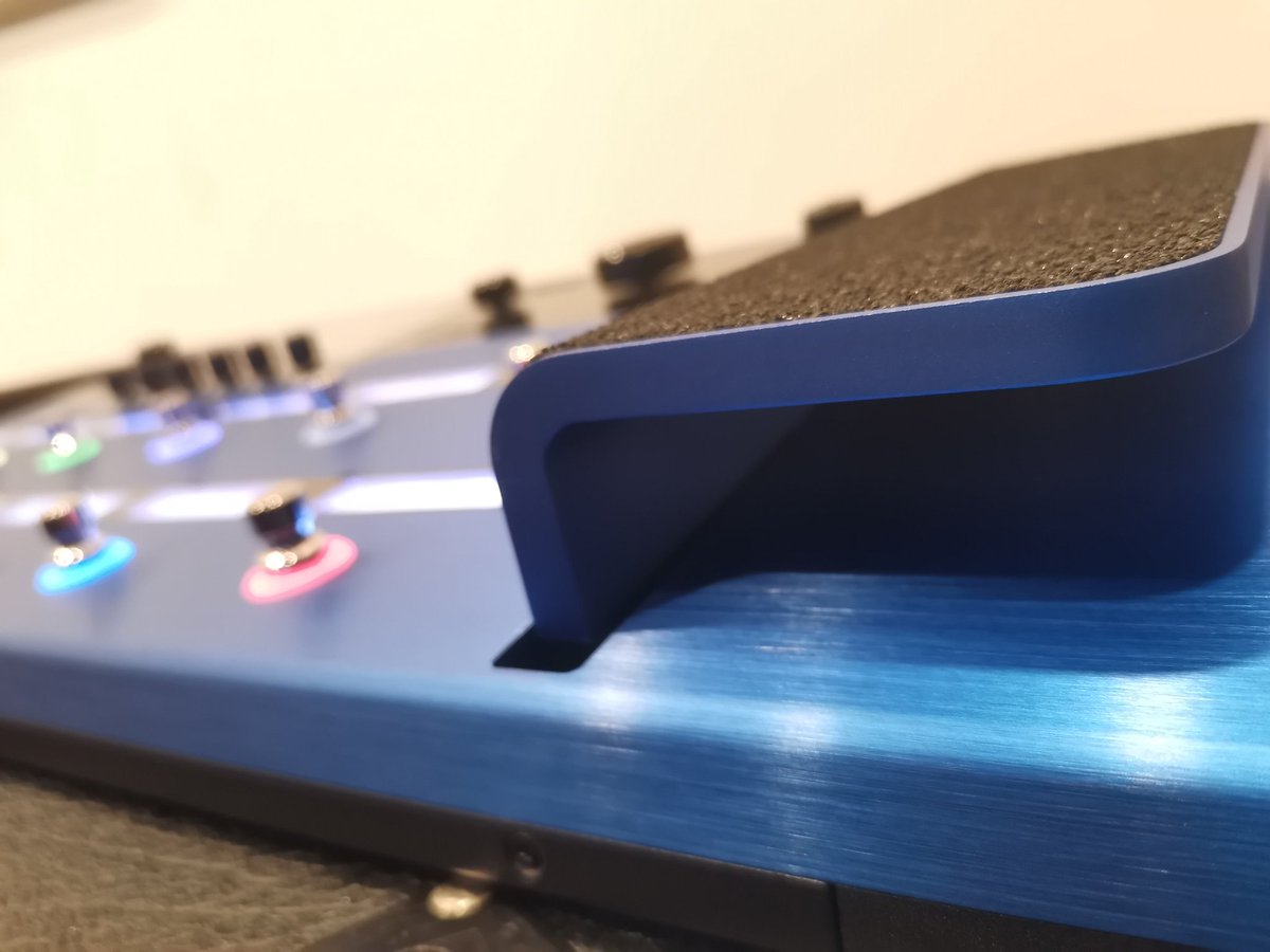 wpp_ikebe's tweet photo. 実物マジかっけーっす!!
エキスパート店だけの
希少なアイテム☺️👍
#Line6
#Helix Floor #LightningBlue
【限定カラー】
Backpack も貰えちゃう
プレゼントキャンペーンも
魅力なんです‼️
https://t.co/vjBzWX4juK https://t.co/Rgp8hsl6eJ