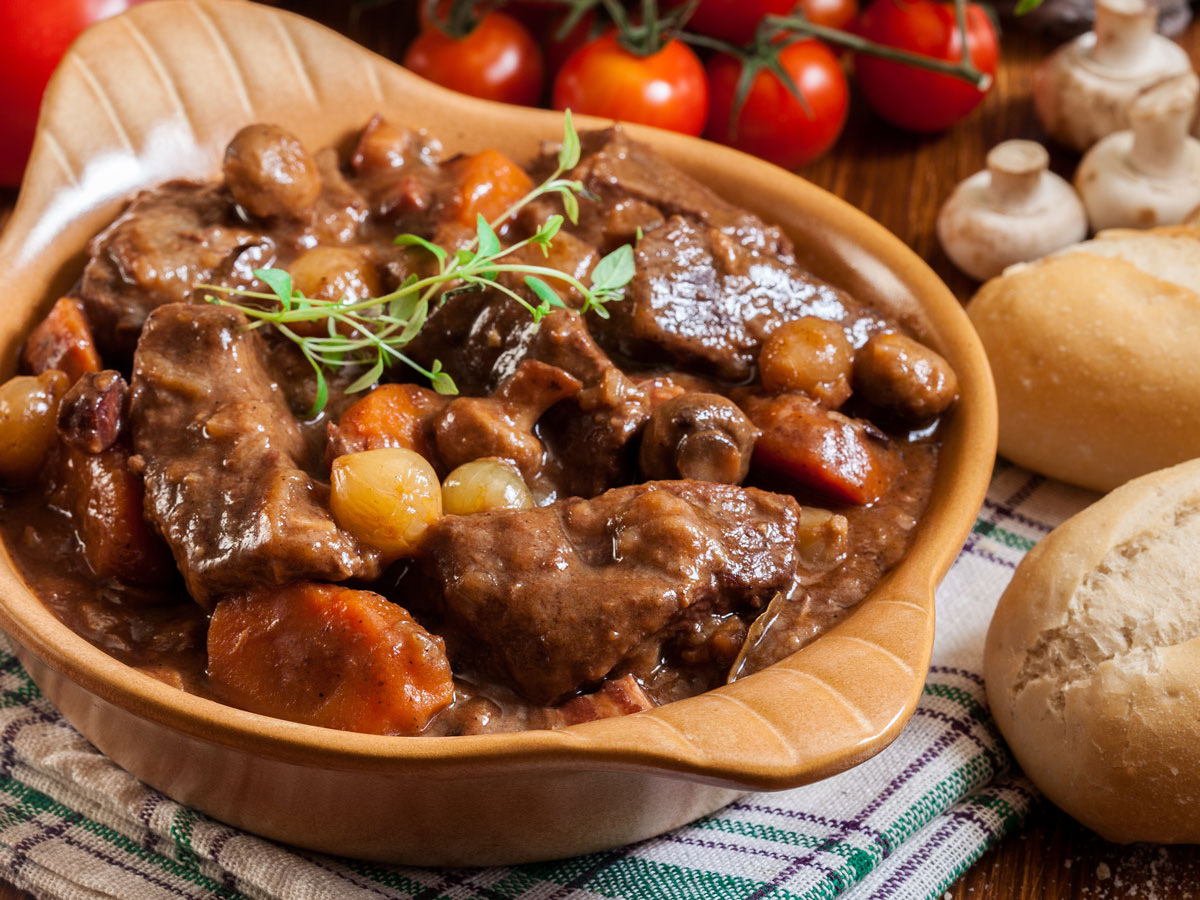 macuisine_bath's tweet photo. Beef Bourguignon, garlic mash potato £9.90
BISTRO TAKEAWAY NOW DELIVERING HOT FOOD
£5.00 delivery within selected postcodes
Call 01225 312959
#buylocal #backingbath #macuisine_bath #ThePigGuide #totalguidetobath #steaknight #steakaway #steak&chips #confitduckleg #FishCake https://t.co/vspS8hiXQ0
