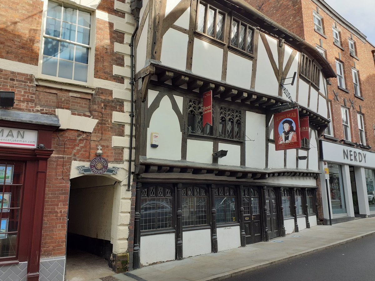 Then you have the Kings Head pub which is a good place for a pint if we're ever allowed out again. Theere are photo effects here, it really is on the wonk. Next to it Kings Head Passage links Mardol to Smithfield Road. It stinks of piss; you won't make it through, believe me.