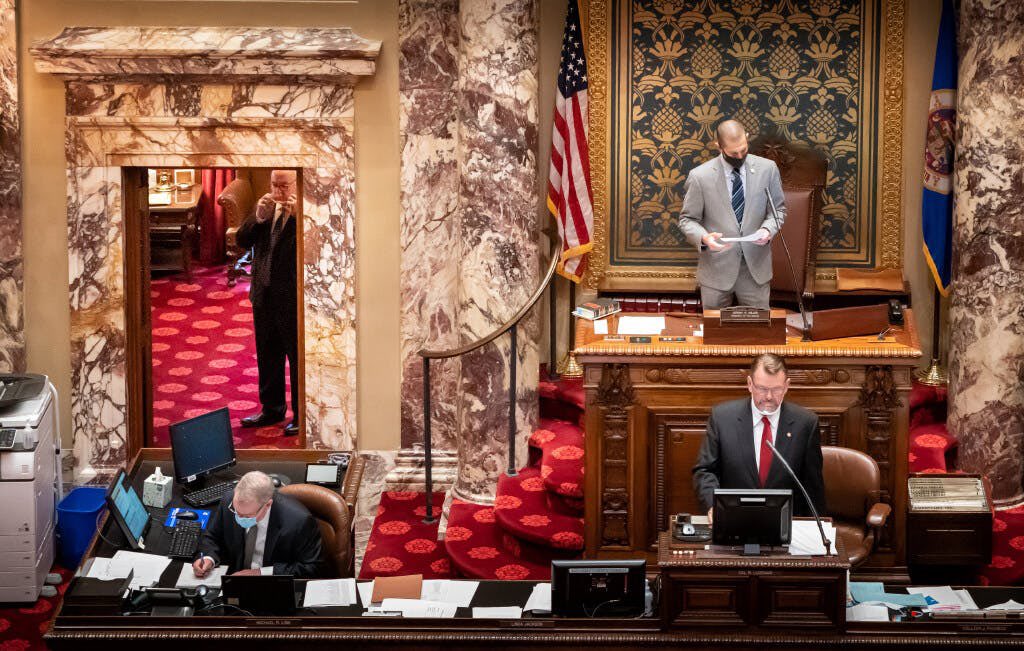 Minnesota  @GOP sent virus alert only to its side of the aisle“This lack of transparency is a blatant disregard for the health and safety of others: our Democratic–Farmer–Labor and nonpartisan staff, members, and the communities we go home to.” https://www.startribune.com/memo-warned-that-minnesota-senators-staff-had-covid-19/573072342/