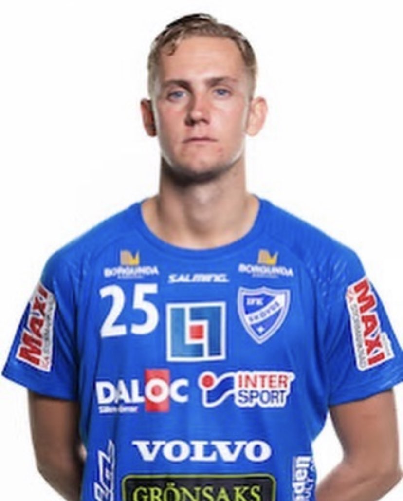 Hballtransfers's tweet photo. 🚨Transfer news🚨
The 23-year-old Norwegian left back of the Swedish club IFK Skövde, Kristian Stranden, who last week was revealed as a new player of @SEherrehbold on a 3-year contract from the upcoming season, joins the Danish club with immediate effect.
📸: @IFKSkovdeHK https://t.co/PQQjWHjWJr