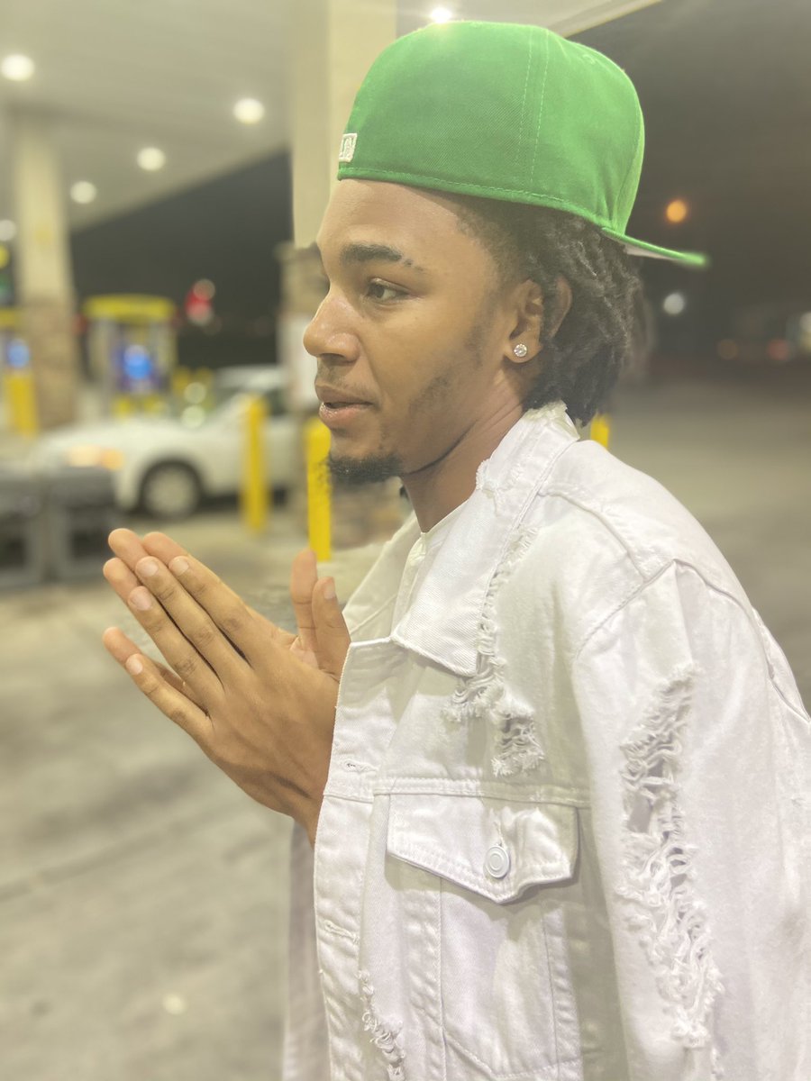 Ky_fly23's tweet photo. I gotta play💸 you just gotta cool. Gimme some time, lemme put it in motion🔋💚 https://t.co/aLYa65gHdr