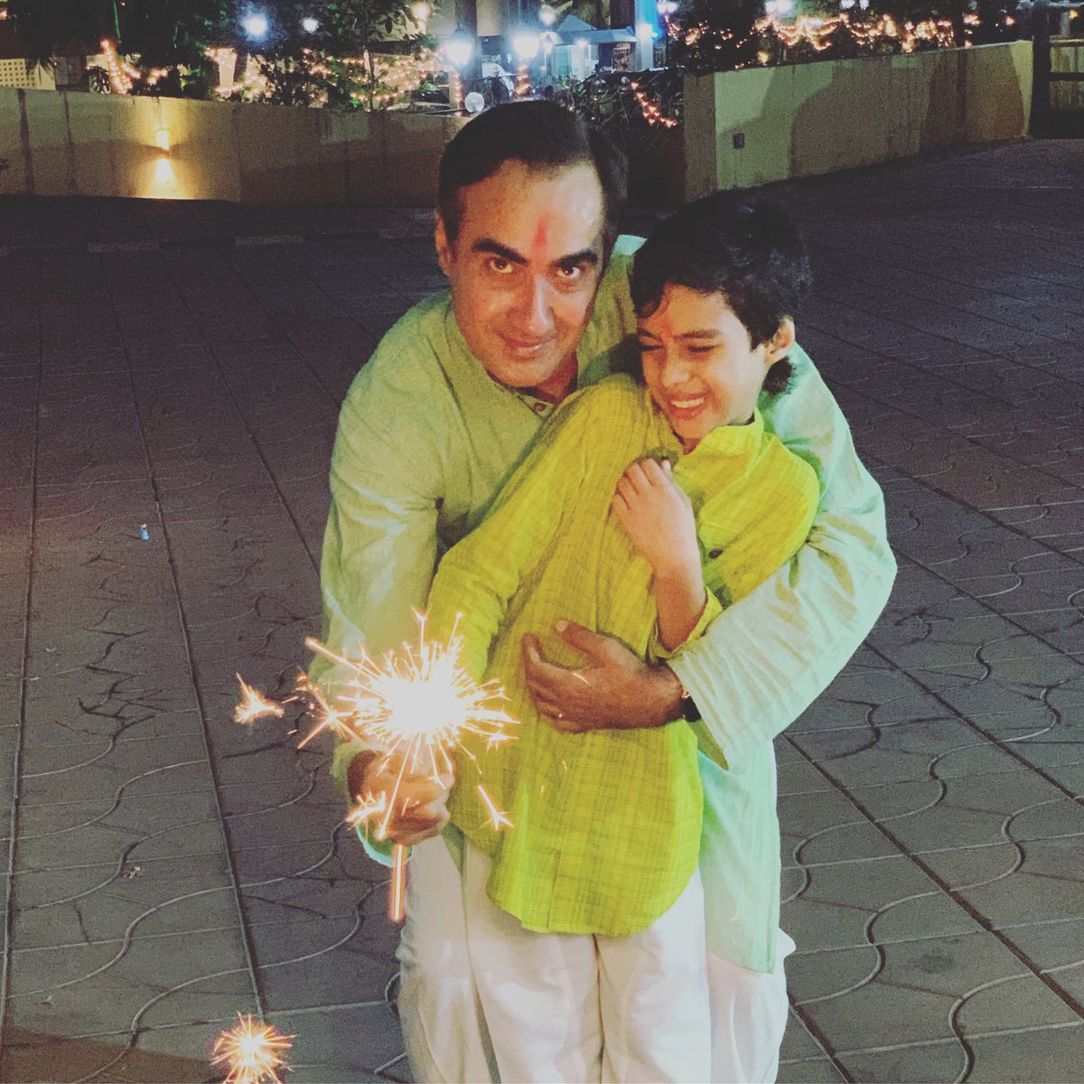 RanvirShorey's tweet photo. Happy Diwali, all! https://t.co/9lsrrp9736