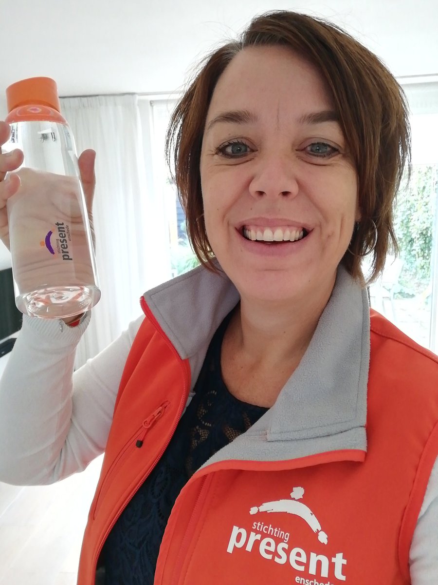 𝗚𝗲𝘇𝗼𝗰𝗵𝘁: 𝟭𝟬𝟬 𝘃𝗿𝗶𝗲𝗻𝗱𝗲𝗻 die het werk van Present Enschede éénmalig willen ondersteunen met een gift van €100,- . Zowel bedrijven als particulieren kunnen meedoen. Ook leuk als sociaal relatiegeschenk. Leden ontvangen onze Presentdrinkfles! stichtingpresent.nl/enschede/club-…