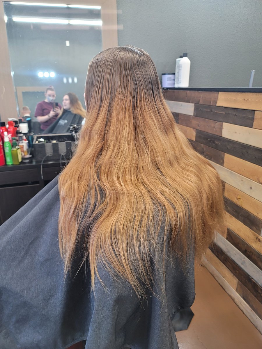 oftheseabeauty's tweet photo. Had the joy to do my sister from another mother hair today❤💋 she looks amazing as a red head! SWIPE TO SEE THE BEFORE! 😍 #leandertx #cappellierasbarbersalon #hairstylist #haircolor #redhair #chicolor https://t.co/2961eSKDDR