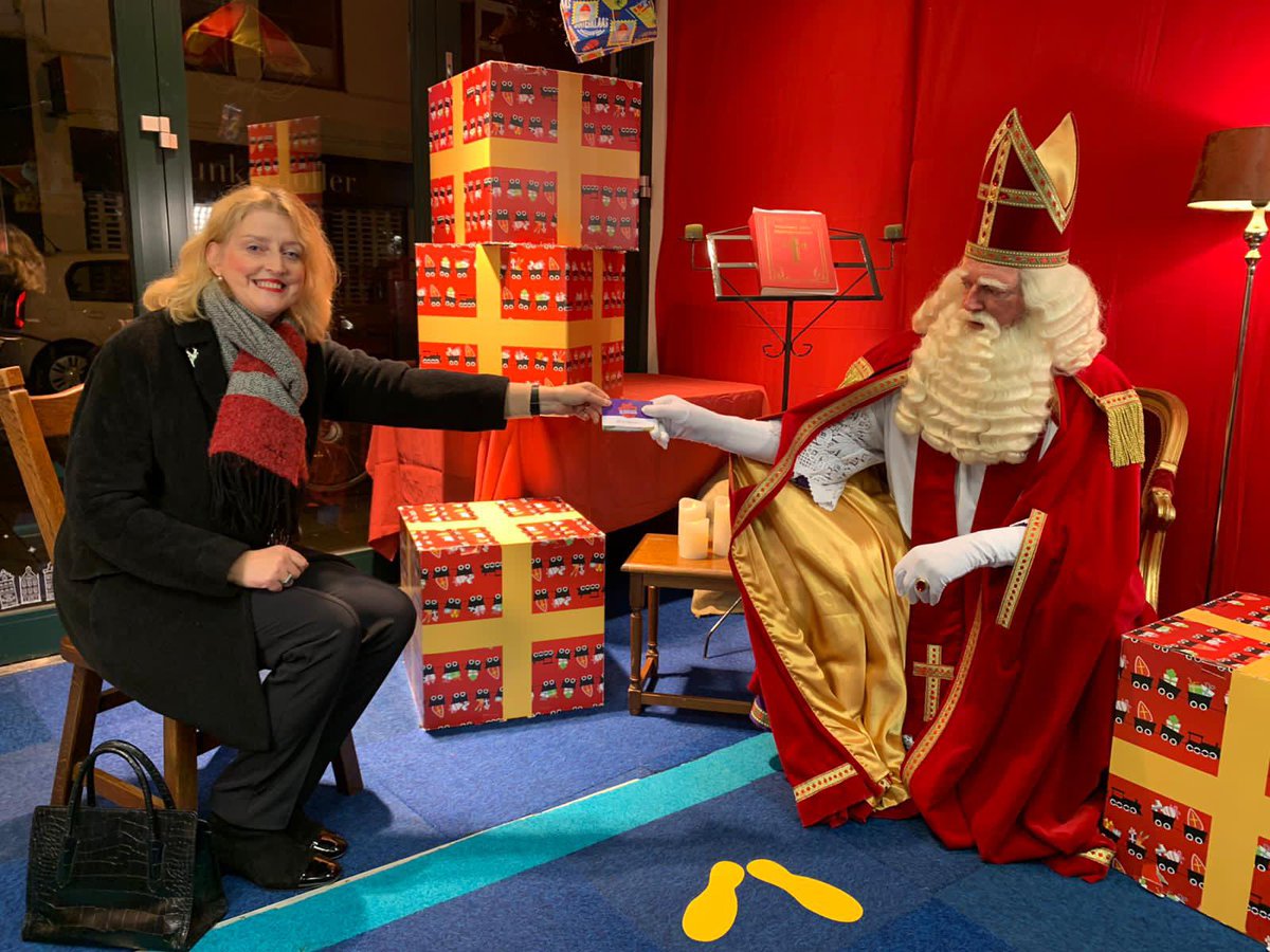 Ssst. Niet verder vertellen. St. Nicolaas heeft vannacht in Gorinchem overnacht. Daardoor kon hij fit met de stoomboot aanmeren in Zwalk. Gisteravond heb ik hem Bliekenbonnen gegeven om kadootjes te kopen voor alle lieve kinderen in Gorinchem. #Sinterklaas #Bliekenbon