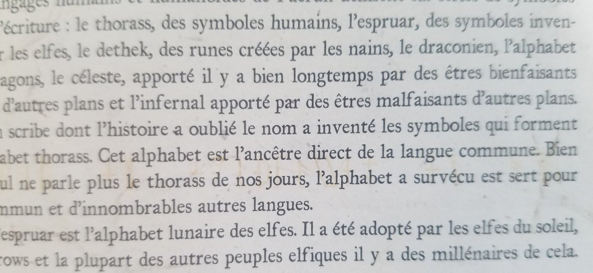 Il y a, aussi plusieurs systèmes d'écriture... Pourquoi l'affirmation "Cet alphabet est l'ancêtre direct de la langue commune" contient-elle un raccourci sur le lien entre langue parlée et langue écrite ?