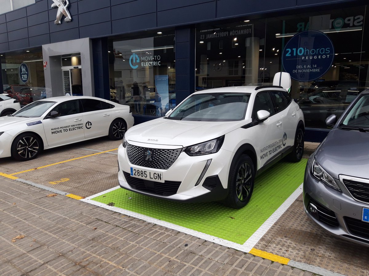 AuveJaen's tweet photo. Nuevo @PeugeotES 2008 en @gonzalezdeautomocion en Jaén #2008  #gonzalezdeautomocion https://t.co/zZzOpRnC0w