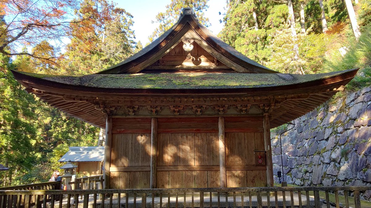 安濃八太郎提督 على تويتر 比叡山延暦寺 西塔 瑠璃堂 国の重要文化財 初公開限定 本尊 薬師瑠璃光如来 織田信長の焼き討ちを逃れた山内現存唯一の建物で 室町後期の建築といわれています その建築様式は比叡山では珍しく禅宗様 唐様 の特徴を持ちます 麒麟が