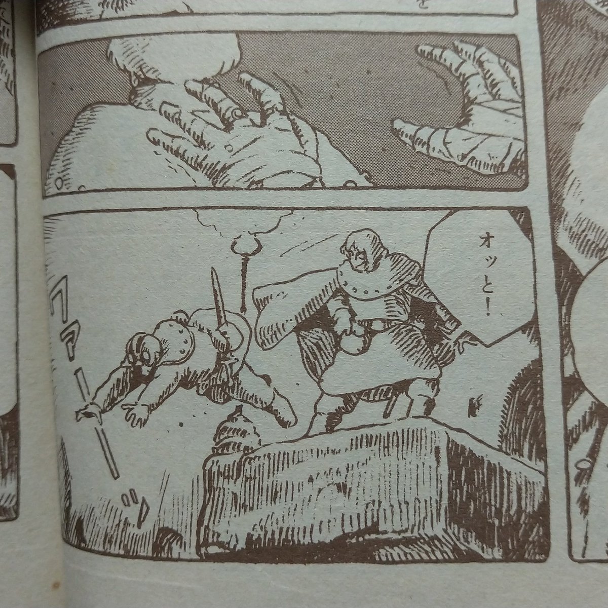 しろちち 3月新刊boothにて展開中 クロトワさんは殿下子飼いではなく ある密命を帯びつつヴ王から派遣された参謀兼目付でした そのため殿下からは中々手荒な 洗礼 を受けますが クロトワさんは難なくかわし 更には 小心な小役人 まで演じ油断を誘い しろちち 3月新刊boothにて展開中 クロトワさんは殿下子飼いではなく ある密命を帯びつつヴ王から派遣された参謀兼目付でした そのため殿下からは中々手荒な 洗礼 を受けますが クロトワさんは難なくかわし 更には 小心な小役人 まで演じ油断を誘い