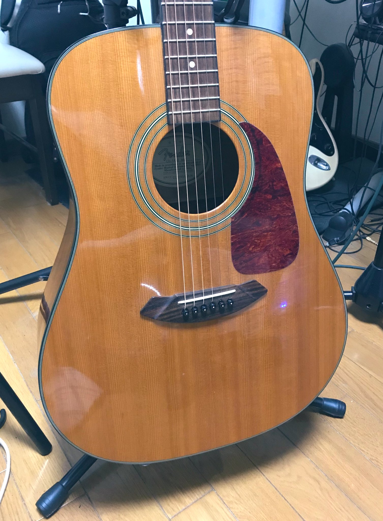 ましろ Anone Auf Twitter Hollyknight004 ありがとう Recではギターは全て下鶴さんがかっこよく弾いています 私はボーカル録りのみの参加です Twitter