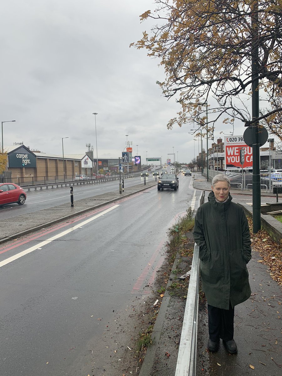 NHS hero  @sadieholland67 enjoying her day off...(The  #BeverleyBrook flows under the A3)